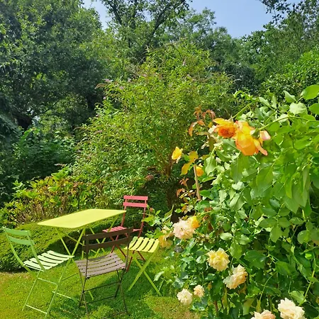 D'hotes Haitz Ondo Bed & Breakfast Hasparren